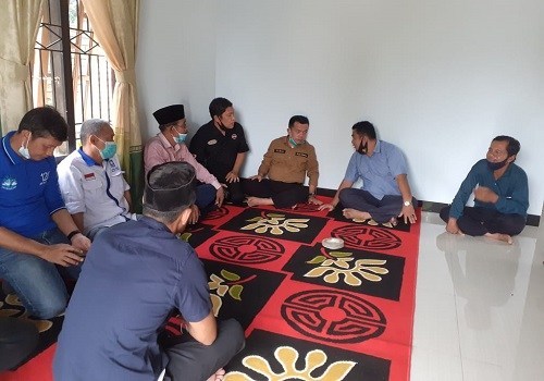 al haris di rumah tokok batu bata pijoan