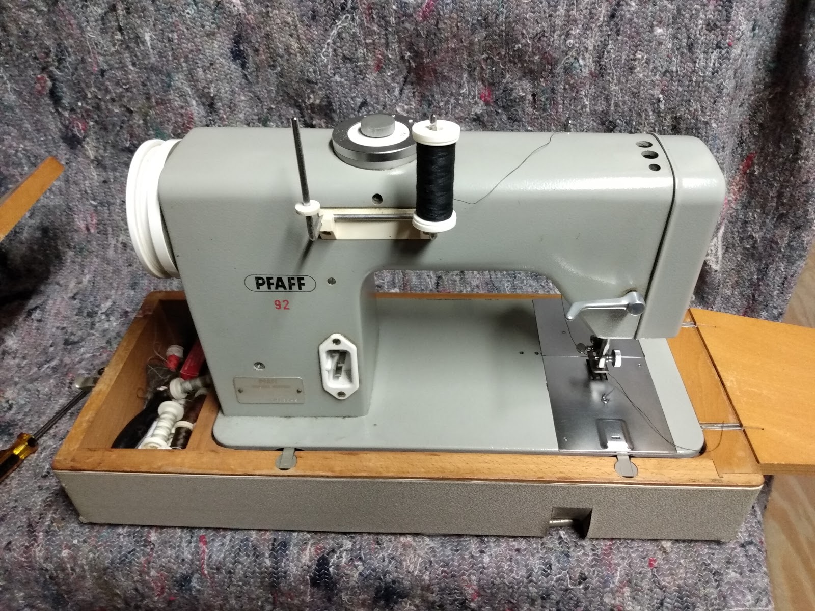 RustyDaytrips.nl: Pfaff 92 sewing machine 1962