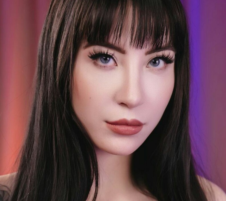 Charlotte Sartre Wiki, Age, Height, Real Name, Measurements, Net Worth