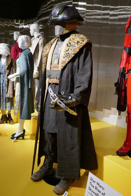 Billy Dee Williams Star Wars: The Rise of Skywalker Lando Calrissian costume Star Wars Rise of Skywalker Lando Calrissian costume