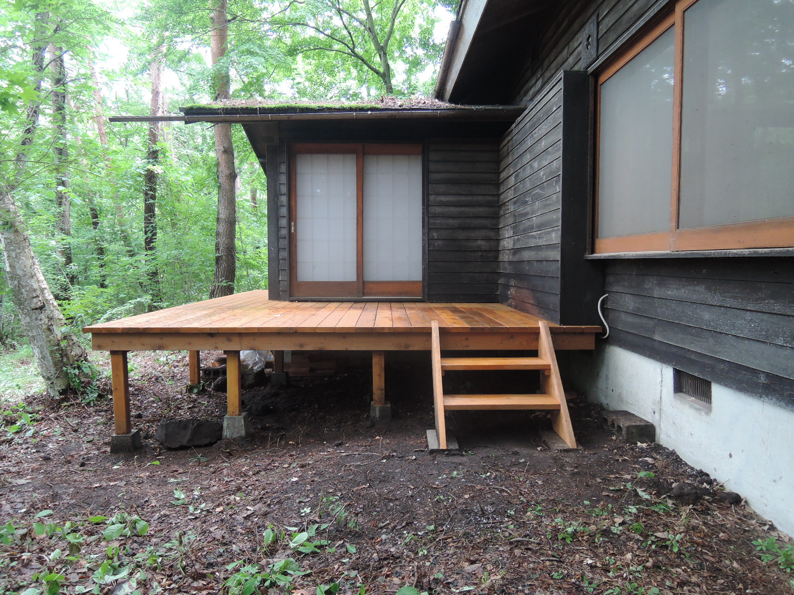 ウッドデッキとおしゃれな小屋とガレージハウス 軽井沢 軽井沢 昨年リノベーションしていただいたお客様のデッキ工事