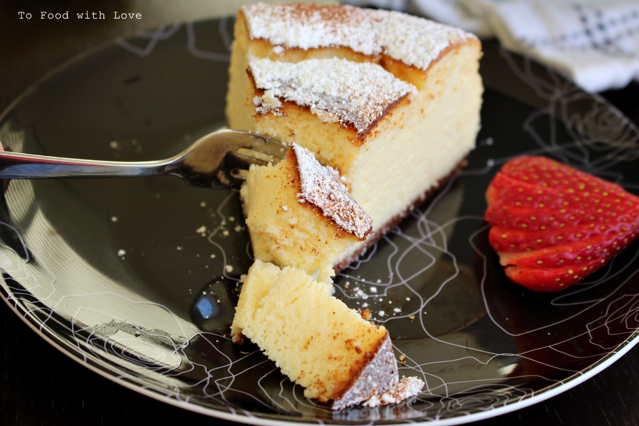 Light and fluffy Ricotta Cheesecake (with homemade ricotta)