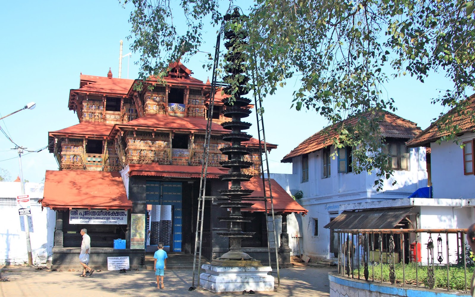 Sree Poornathrayeesa Temple TO KOCHI
