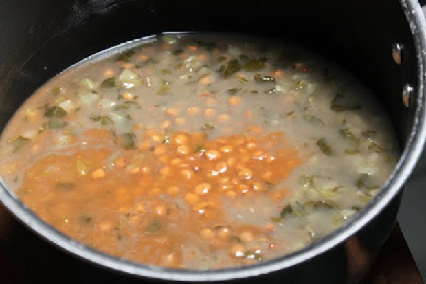 this is a delicious pan of lentil soup boiling
