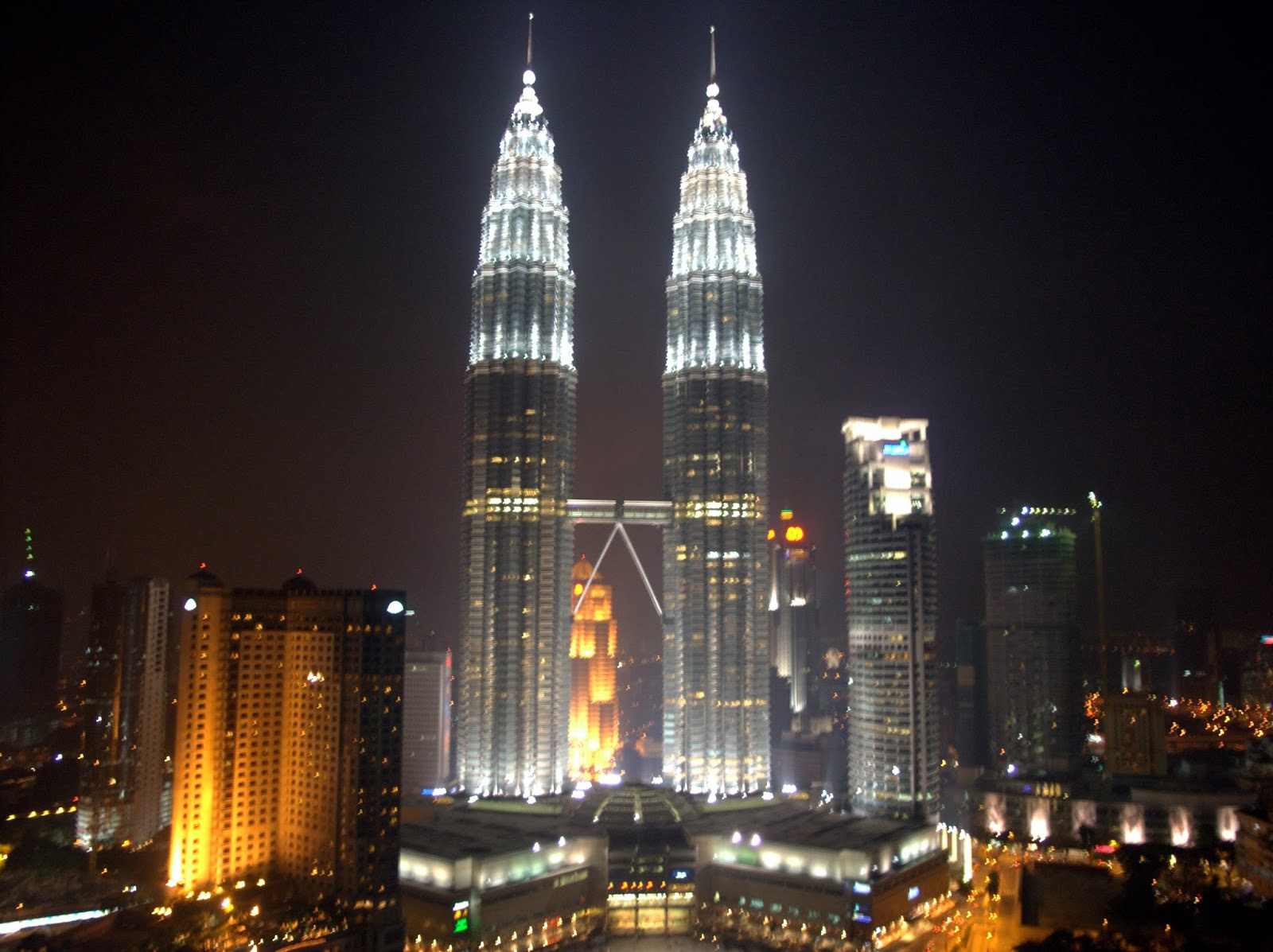 World Visits Petronas Tower  Twin Skyscrapers  Malaysia
