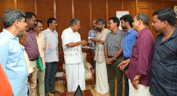 Kerala, News, Thiruvananthapuram, Chess, Flood, Chief Minister, Sports, Education, Chess Kerala's Fund handed over to CMDRF