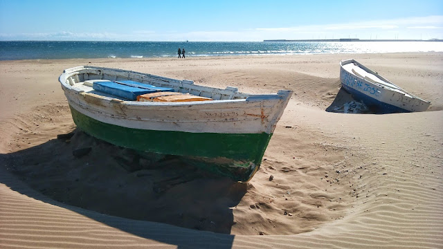 Barcas en la orilla de la Playa de la Malvarrosa, marzo 2014 - Paseos Fotográficos TK