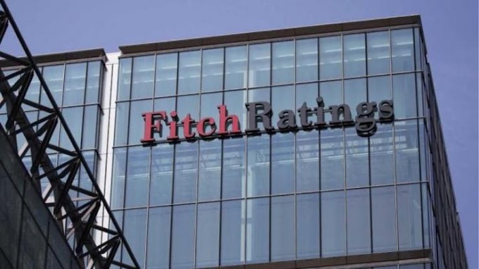Yποβάθμιση του ελληνικού outlook από τον οίκο Fitch - Προβλέπει ύφεση 8,1%
