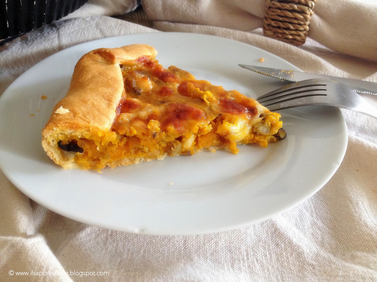 Torta salata invernale zucca, funghi e scamorza | IL SAPORE DEL SALE