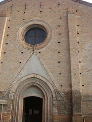 FRENTE DE LA IGLESIA DONDE SE BAUTIZÓ