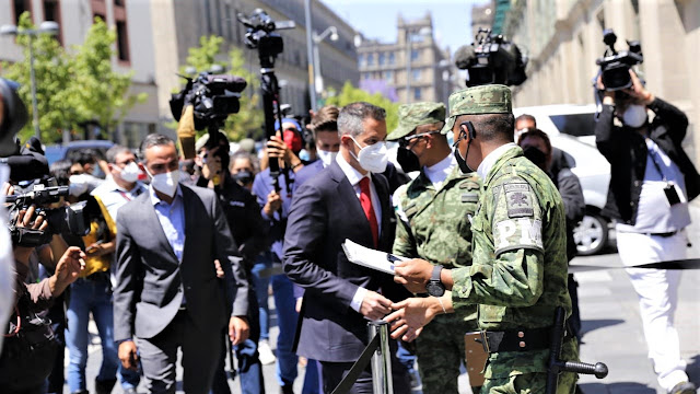 Asiste Murat a Palacio Nacional; firma Acuerdo Nacional por la Democracia Asiste Murat a Palacio Nacional; firma Acuerdo Nacional por la Democracia