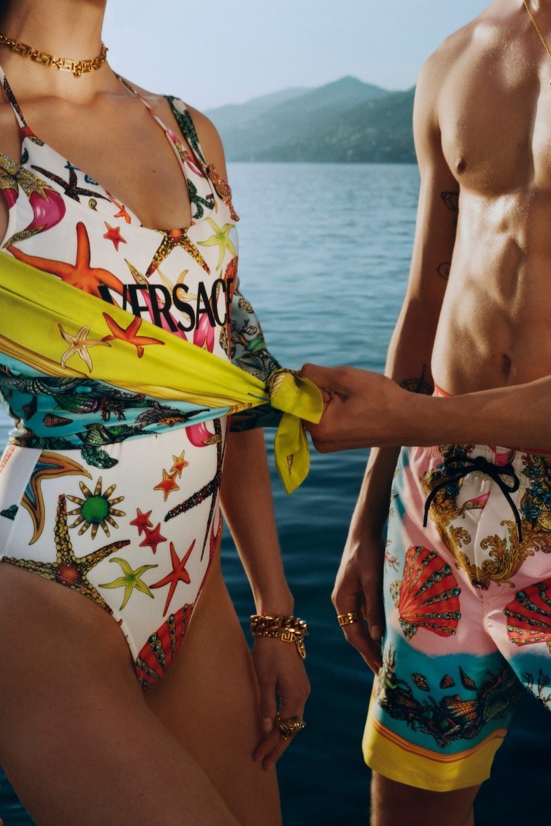 escalar bomba sabio Últimas Tendencias: La Vacanza: Versace se zambulle en la temporada de  trajes de baño