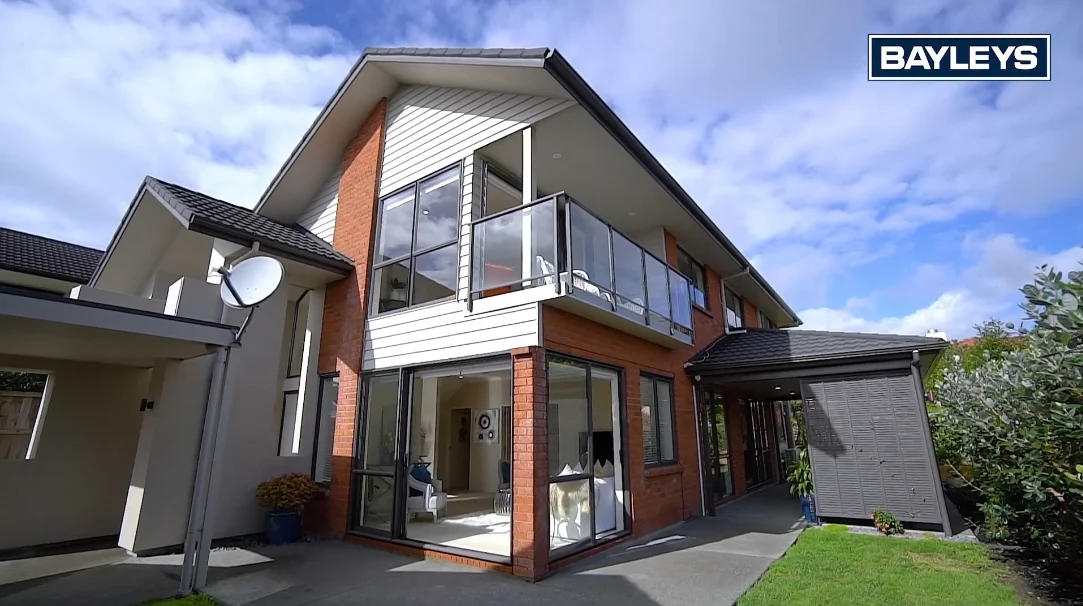 26 Photos vs. 19 Fairbairn Place, East Tamaki Heights, Auckland, New Zealand Interior Design Home Tour