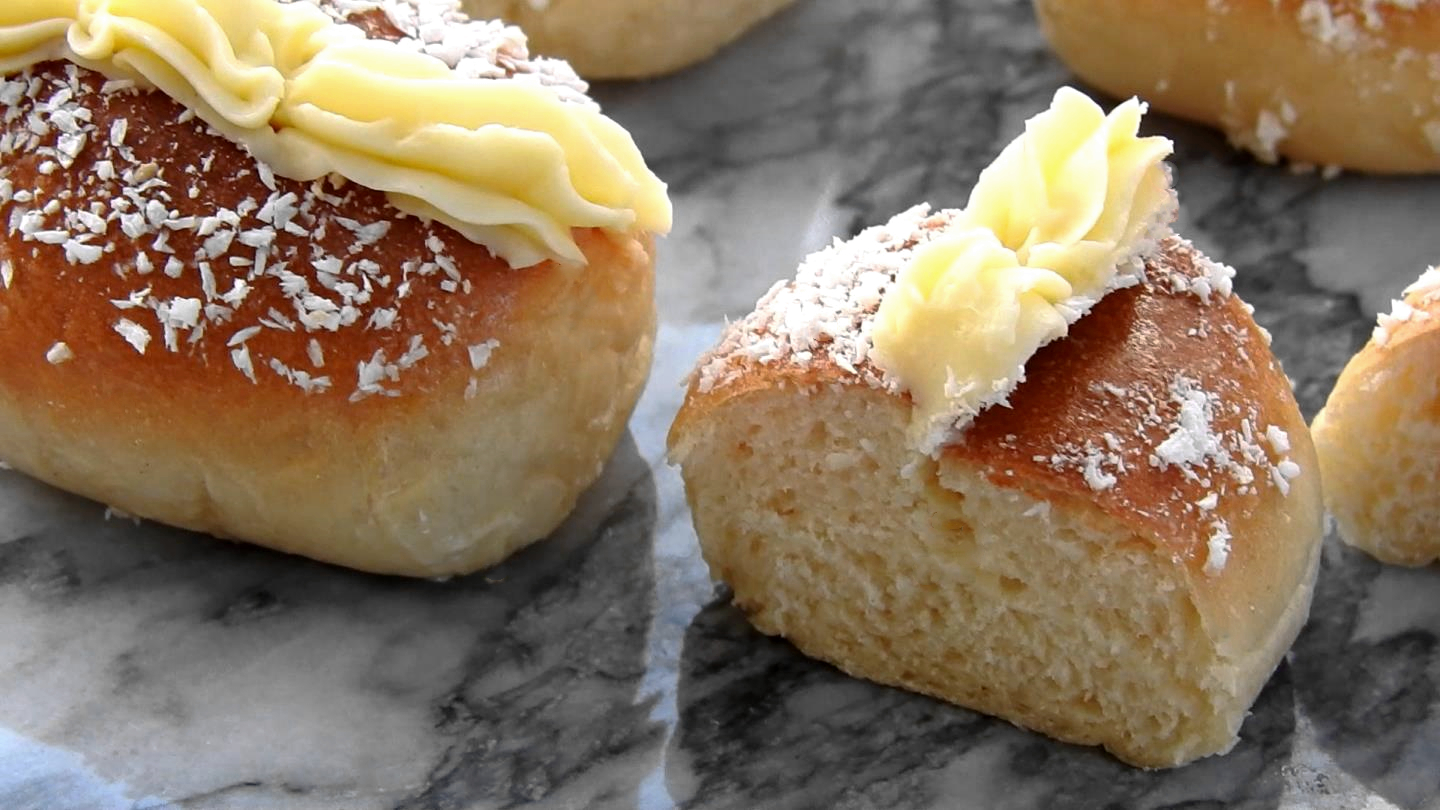 Josephine's Recipes Coconut Cream Buns 椰絲奶油包做法，小時的最愛