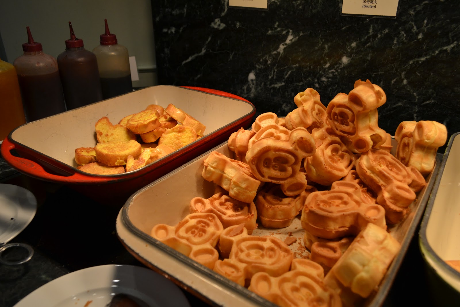 Carmelalala...: Travel Tuesdays: Breakfast Buffet at Disneyland Hotel's
