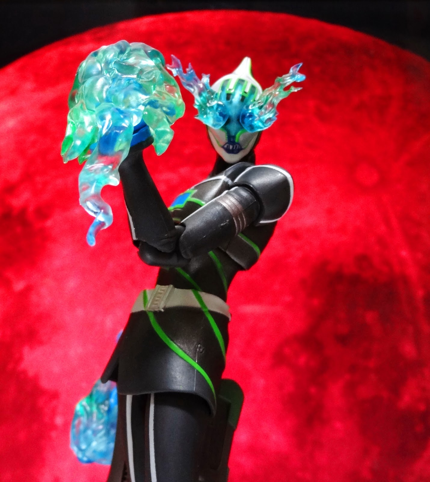 Room 202 PhoTOYGraphy S.H.Figuarts Lunatic (Review)