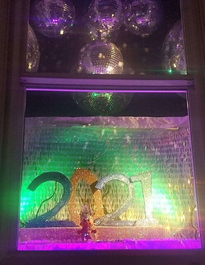 SF TRoll Window New Year’s 2021 display