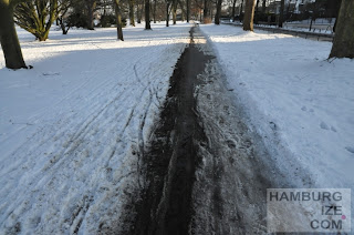 © hamburgize.com / Stefan Warda - "Geräumter Radweg" Fake-Winterdienst: "Geräumter Radweg" Veloroute 4 Alstervorland