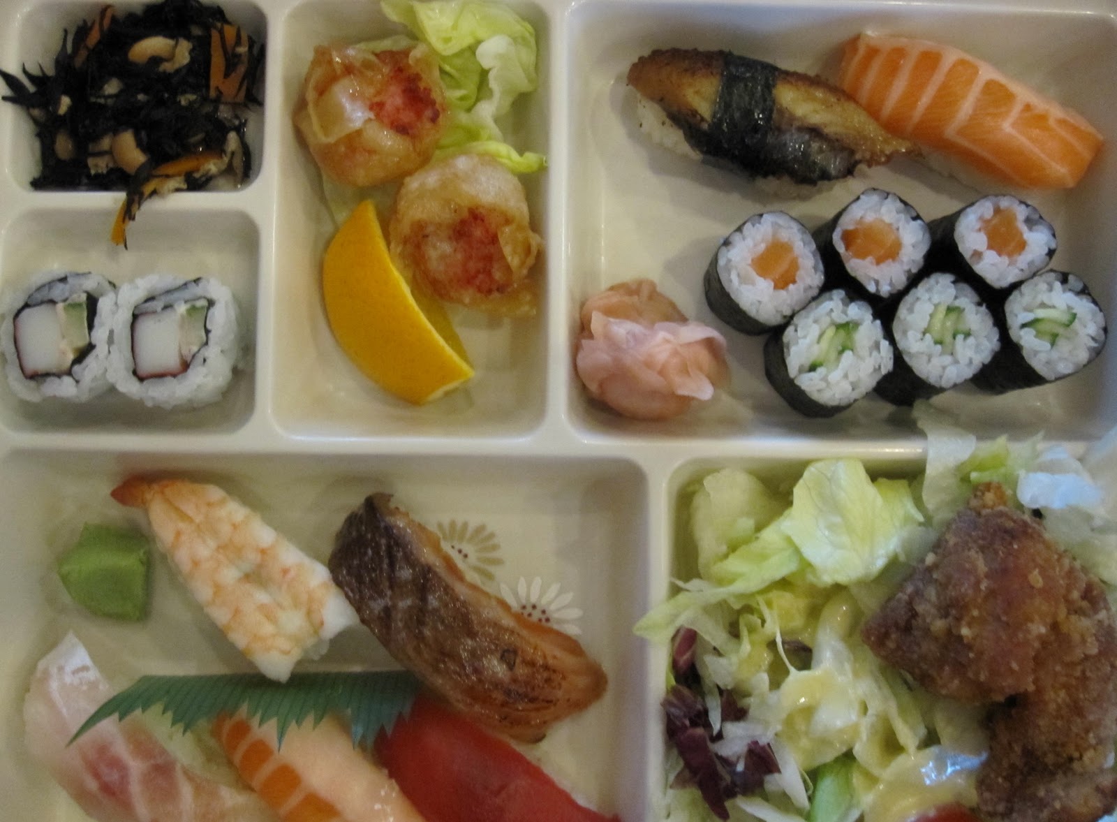 http://1.bp.blogspot.com/-uoJczHZFr1g/TnnEfO2jDFI/AAAAAAAABJI/RACLTzIUXV0/s1600/sushi+bento.jpg