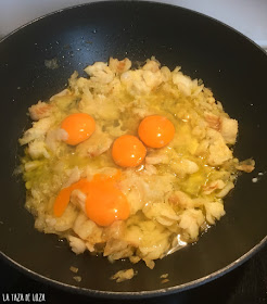 cebollas-bacalo-huevos-y-patatas