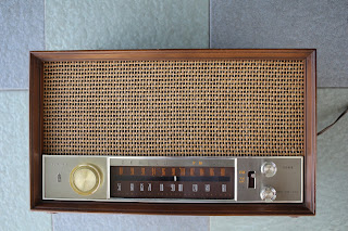 Vintage Zenith Model T350 tube FM radio (sold) T350%2Bfront