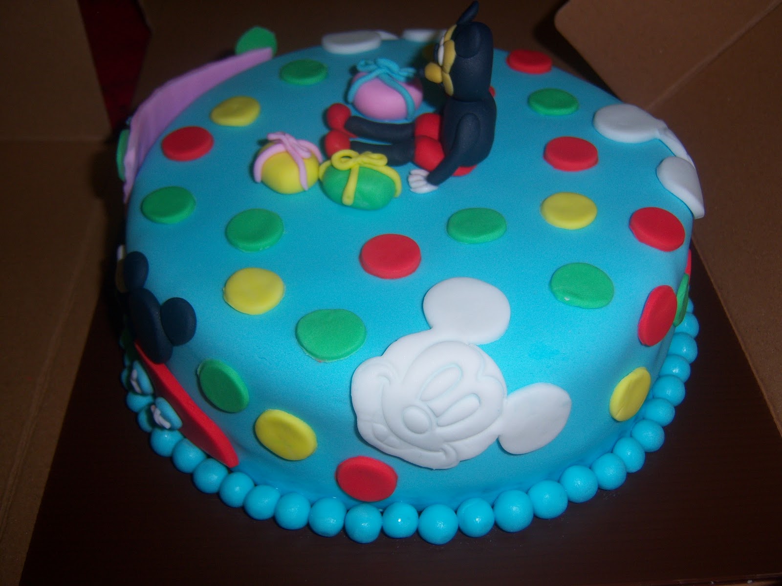 Birthday Cakes, Cupcakes and Cakes: Mickey mouse cake