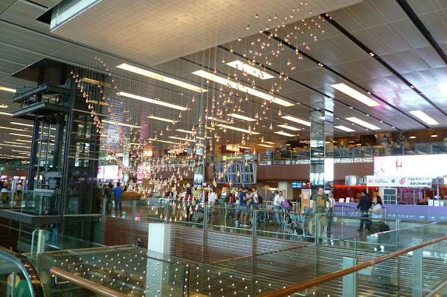 Falujące bąbelki na lotnisku w Singapurze