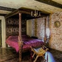 GenieFunGames Medieval Bedroom Escape