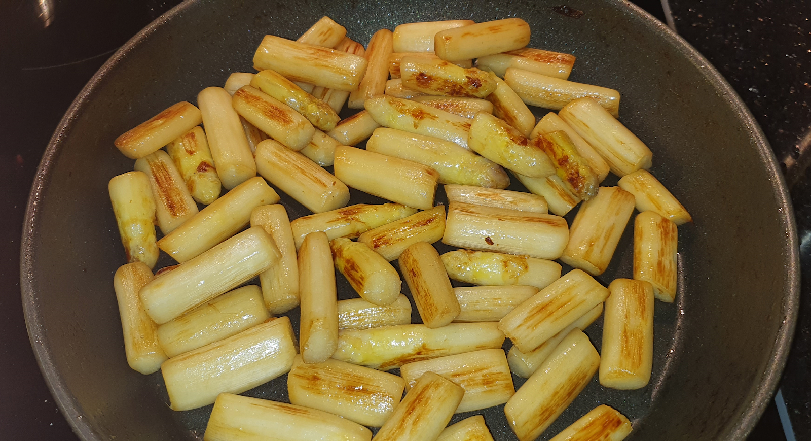 Wessels low carb Welt: Gebratener Spargel, Salat und Putenschnitzel