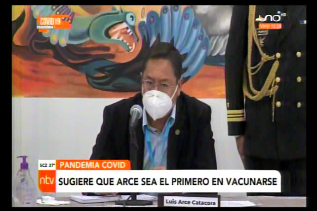 Ante desconfianza de la población piden que Arce, Choquehuanca y ministros sean los primeros en usar la vacuna rusa