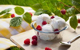 ice-cream-with-raspberries-image