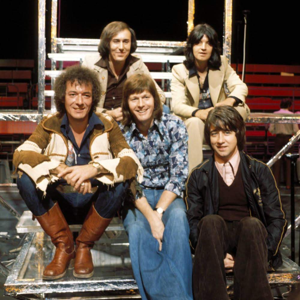 Hollies 1974 allan clarke voz Pink Floyd Ilustrado: 1974 Hollies - The Hollies