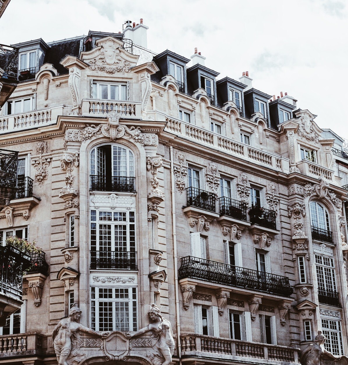 Weekday Wanderlust: A Summer Day in Paris