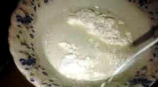dissolve-custard-in-warm-milk