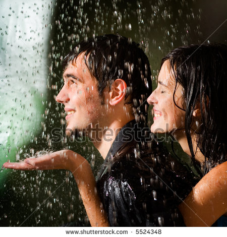couples kissing in the rain with quotes in rain love couple kissing i