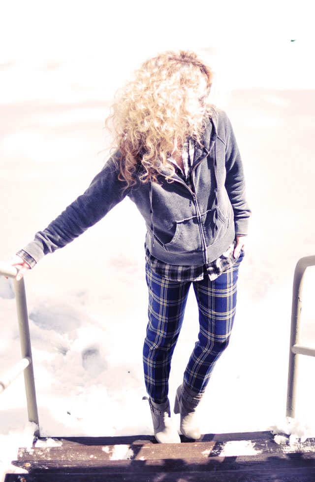 big messy hair, plaid on plaid, grungy look