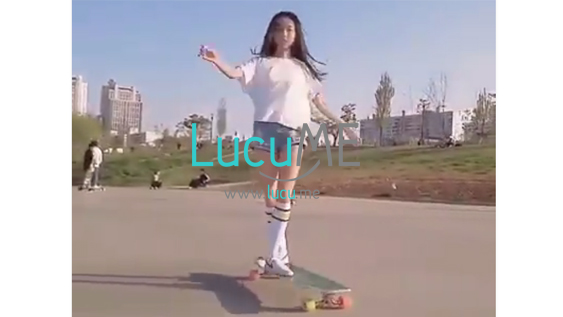 Dede Gemes Pakai Celana Gemes Asal Korea Ini Jago Banget Main Long Board