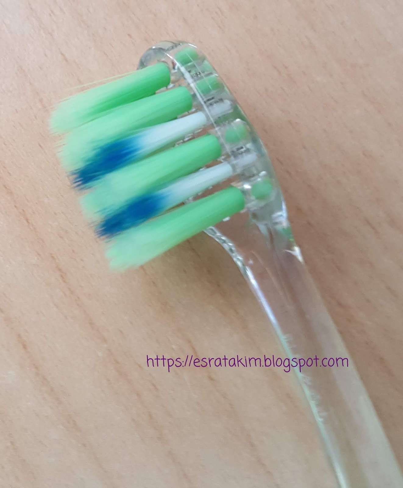 HASSAS DİŞ ETİ BAKIMI İÇİN EKSTRA YUMUŞAK DİŞ FIRÇASI ORALB ULTRATHIN