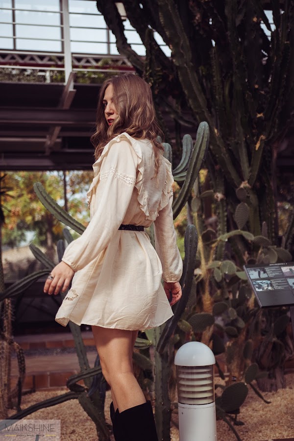 Look boho con vestido blanco