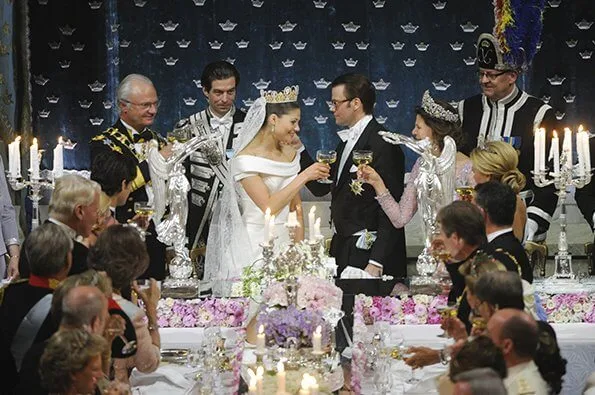 Wedding dress of Crown Princess Victoria was designed by Pär Engsheden. The cameo tiara is made of gold, pearls and cameos