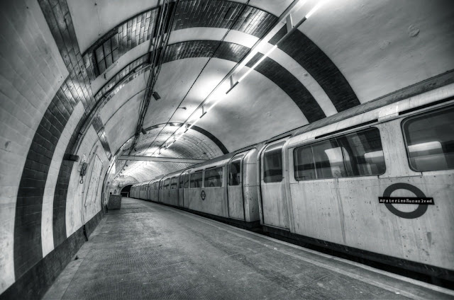 een-meisje-stapte-op-de-trein-een-nacht