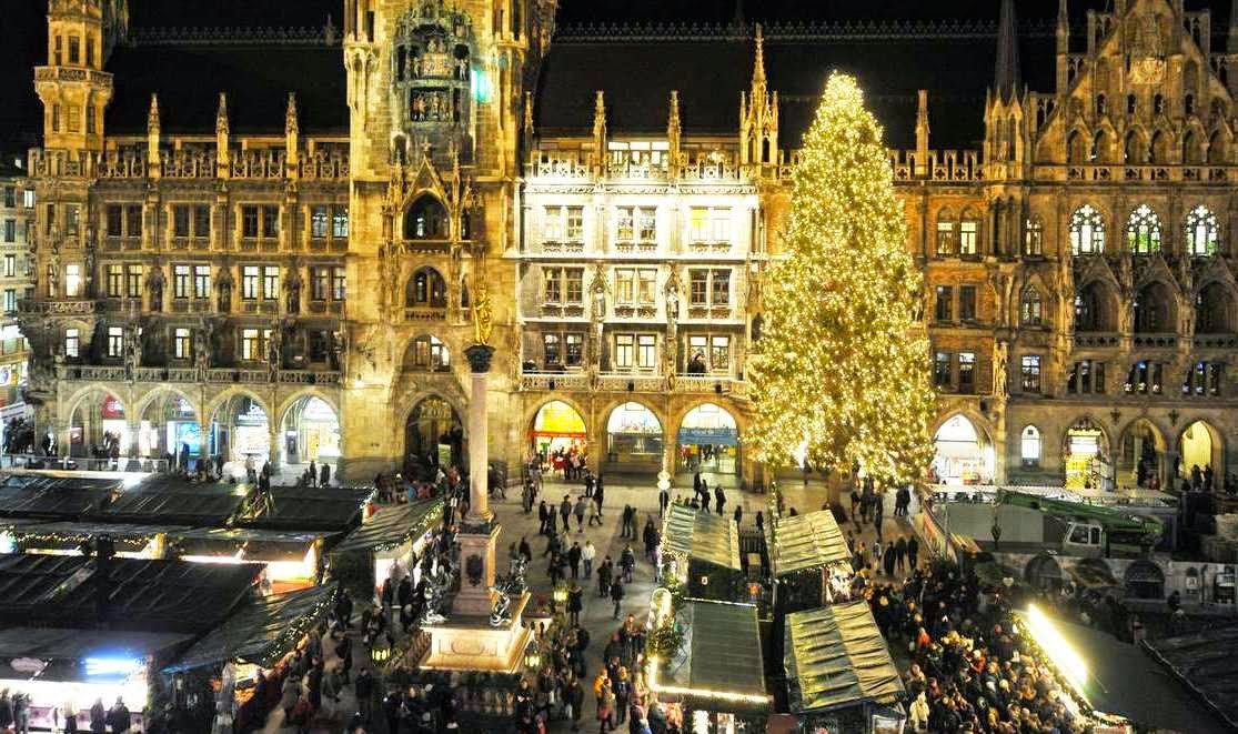 мюнхен рождество. мюнхен рождественский рынок фрауенкирхе. мюнхен ярмарка мюнхен рождественская 2021. Christkindlmarkt мюнхен. рождественская елка мюнхен.