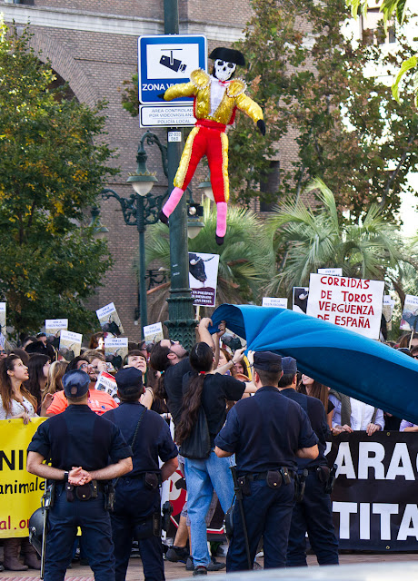 Fiestas del Pilar 2012 - anti-taurina zaragoza 