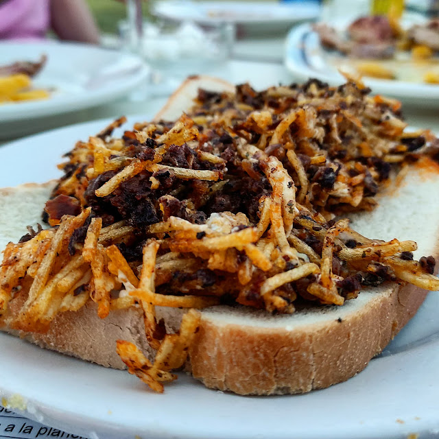 MORCILLA-DE-GUADALUPE-CON-PATATAS-MONTADITO-TOSTADA-PROSERPINA