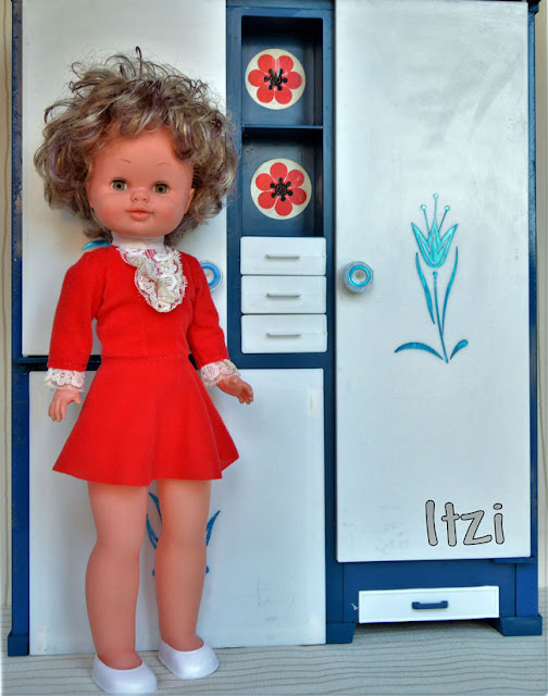 Muñeca Bambinela de Esvi con vestido rojo. SPANISH doll