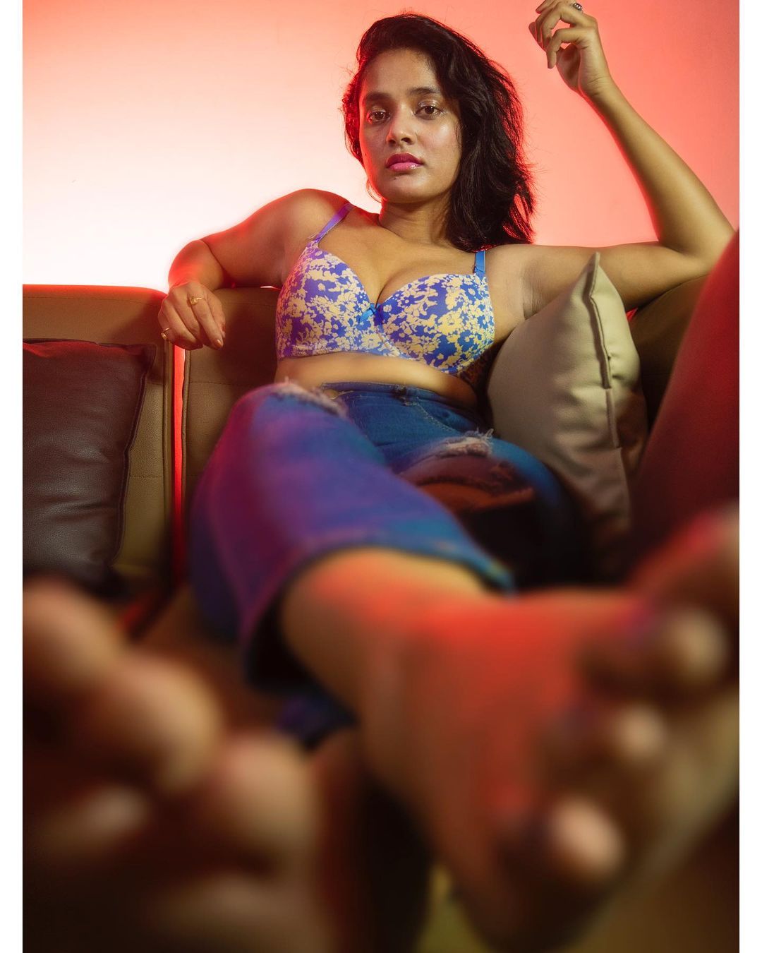 Soumya Shetty Hot Cleavage,Soumya Shetty boobs, Soumya Shetty topless, Soumya Shetty sexy ics, Soumya Shetty boobs