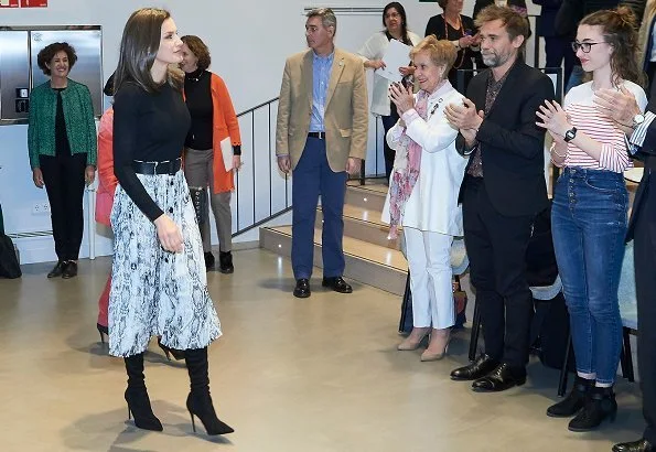 Queen Letizia wore Zara Falda snakeskin print midi skirt, and Gold And Roses Double daga earrings
