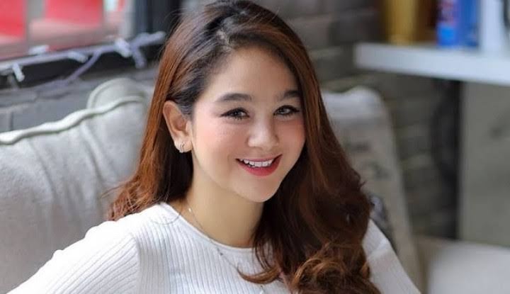 √ Biodata Hana Hanifah, Biografi, Profil Lengkap, Karir