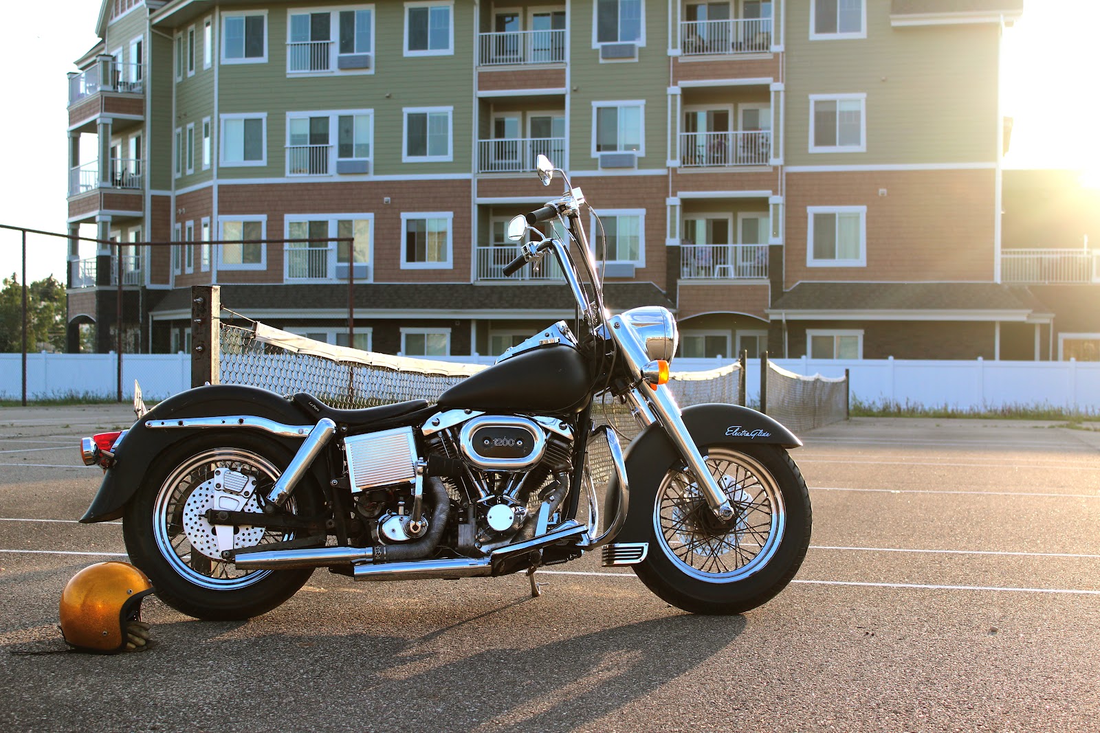 501 KULT: 1976 FLH Shovelhead