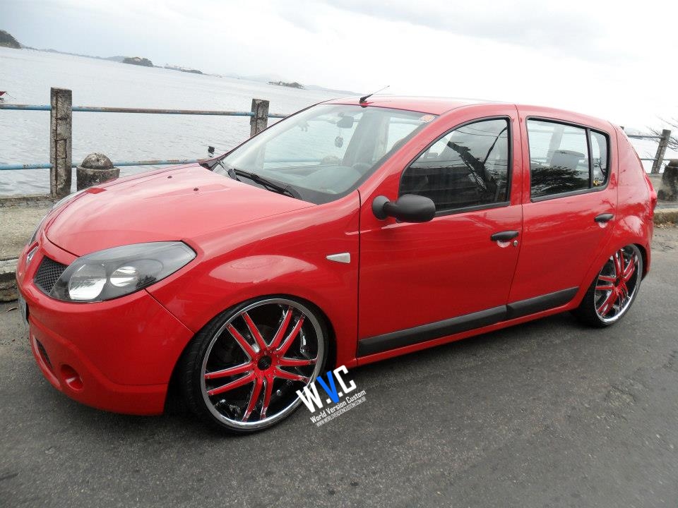 Renault Sandero stance